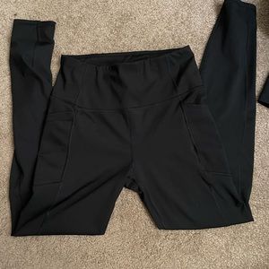 Black leggings with pockets